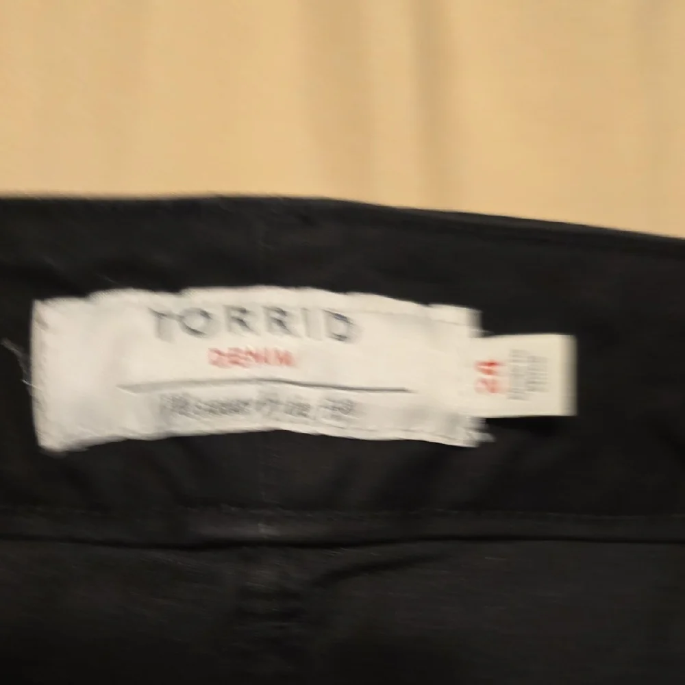 Torrid Black CroppedDenim Pants - Picture 3 of 4